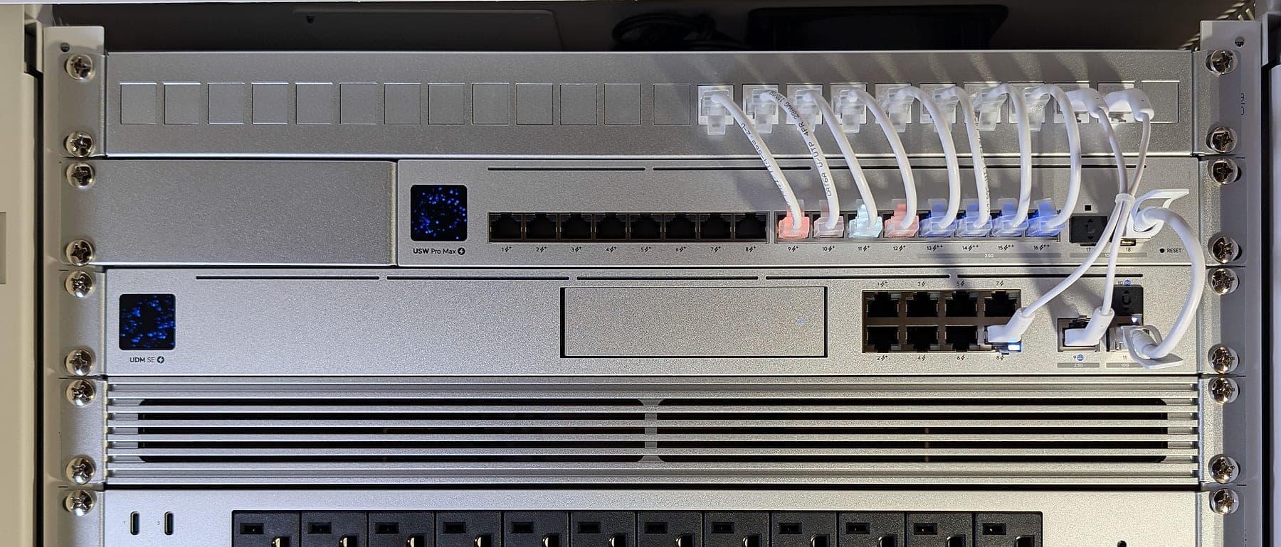 Detail — patch panel leads into the USW Pro Max 16 PoE, with the UDM SE and its 10 Gbps fiber link below