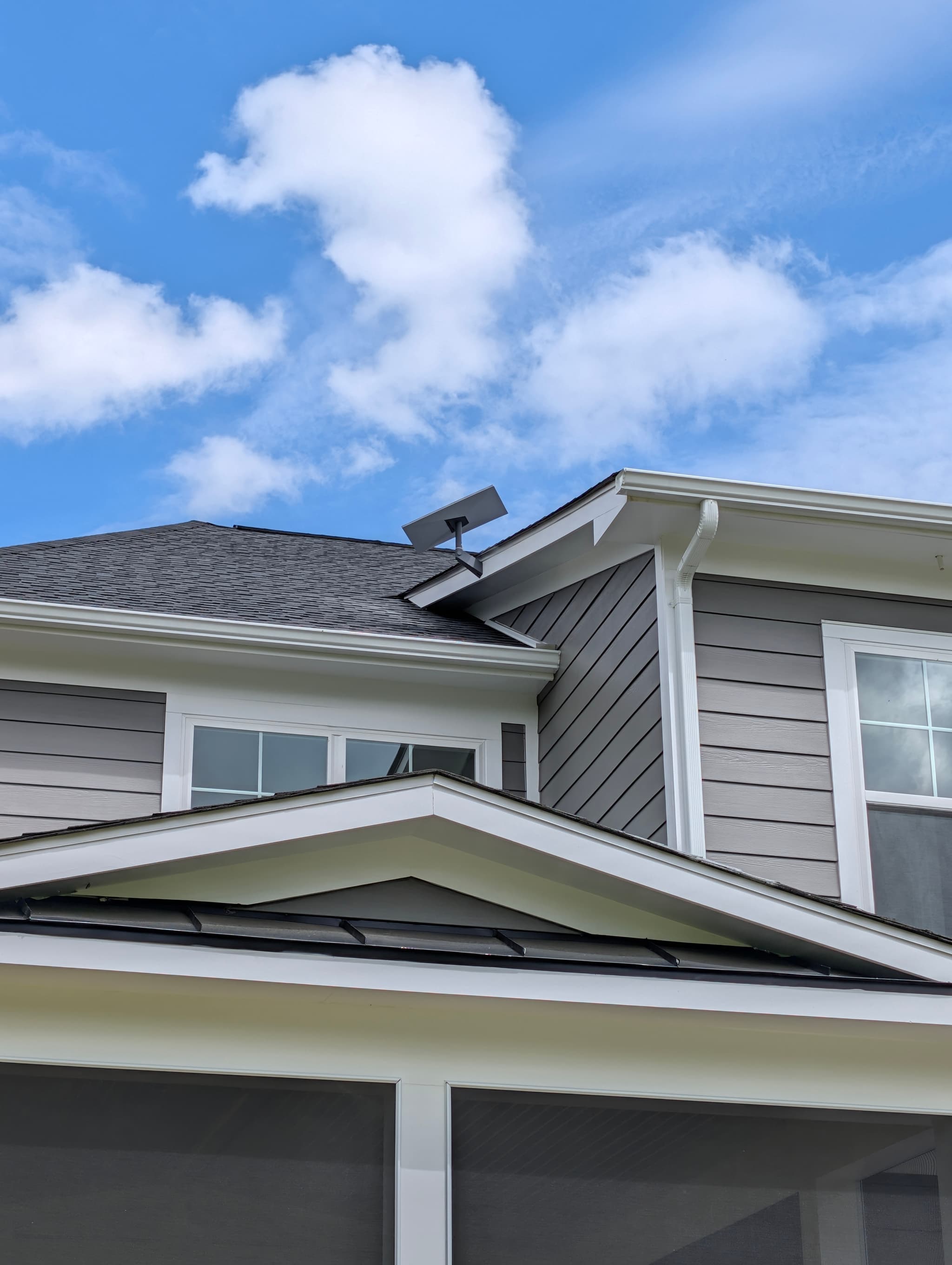 U7 Pro XGS ceiling-mounted in upstairs hallway — WiFi 7 with 10 GbE uplink, 500+ client capacity