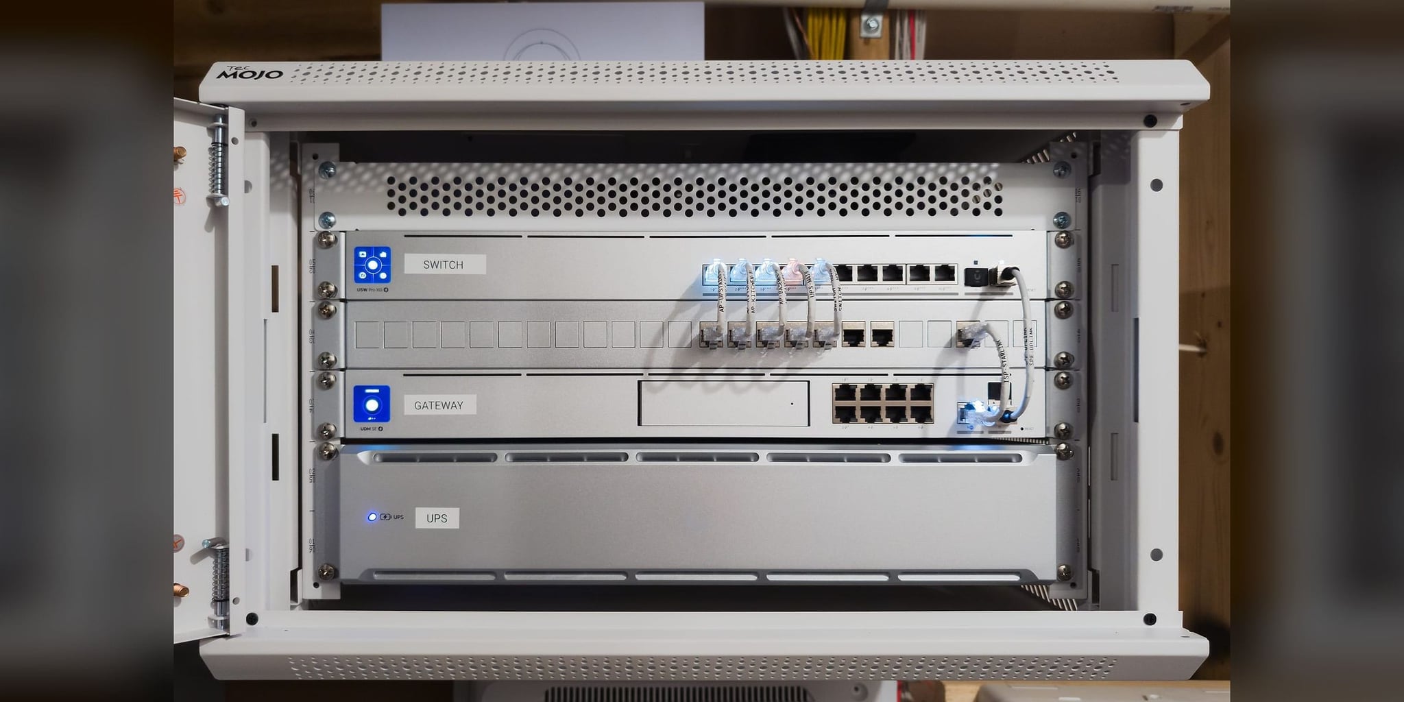 Rack-mounted UDM SE, USW Pro XG 10 PoE switch, and UPS 2U — all LEDs active, every device named